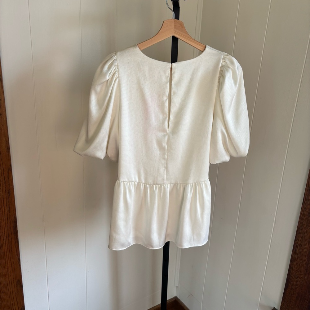 Lilly Pulitzer Women’s 6 Blakelynn Cream Ruffled Hem Bubble Elbow Sleeve Top NWT - Picture 5 of 9